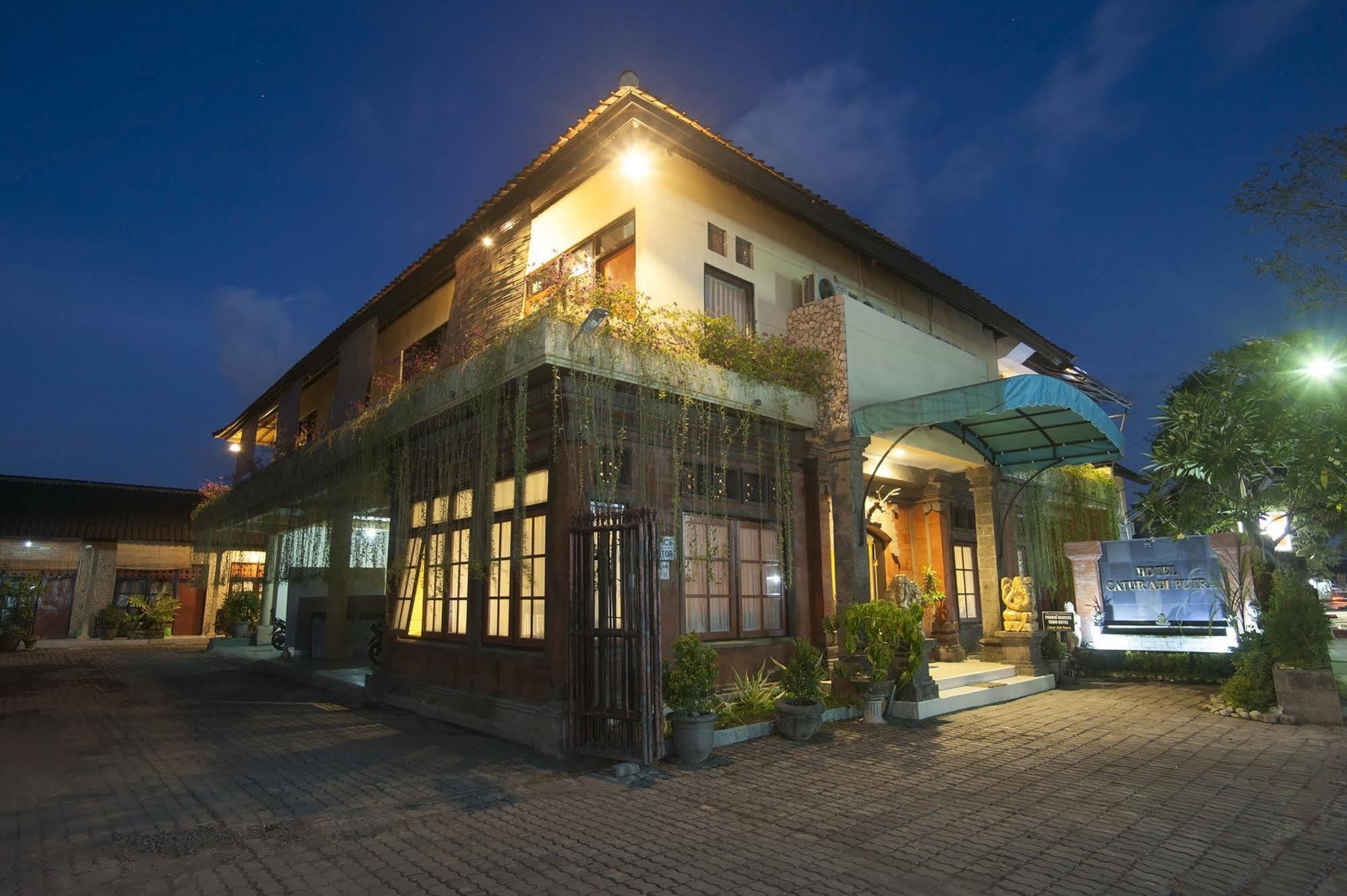 Catur Adi Putra Hotel Denpasar Extérieur photo