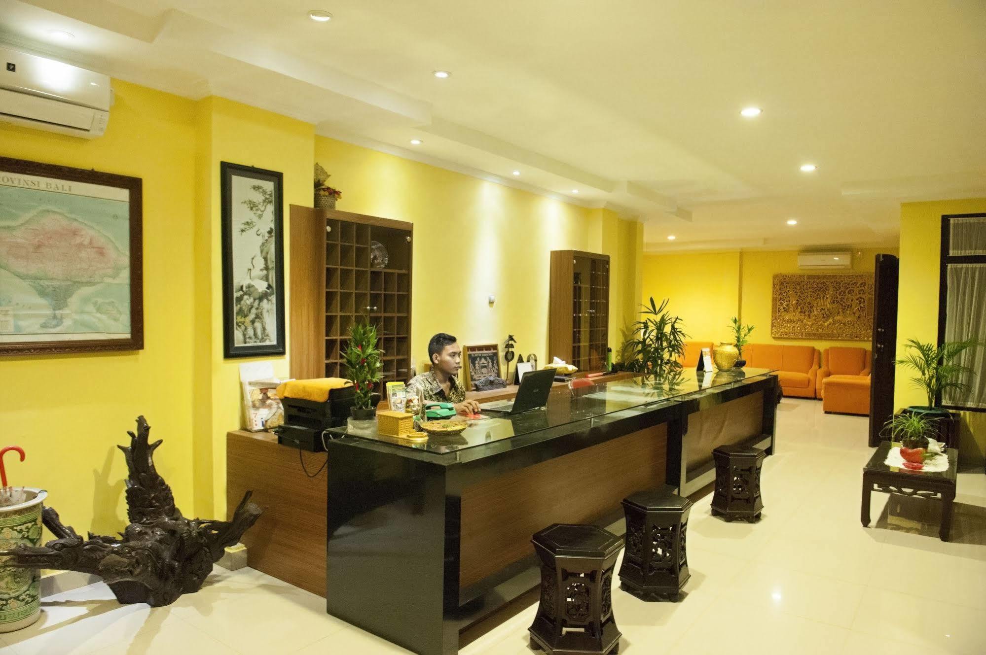 Catur Adi Putra Hotel Denpasar Extérieur photo