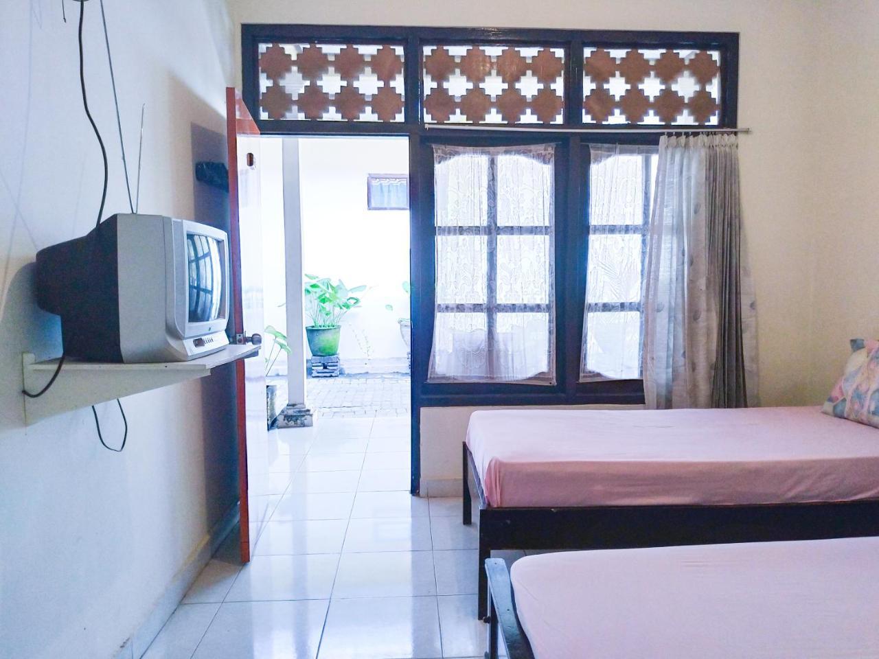 Catur Adi Putra Hotel Denpasar Chambre photo