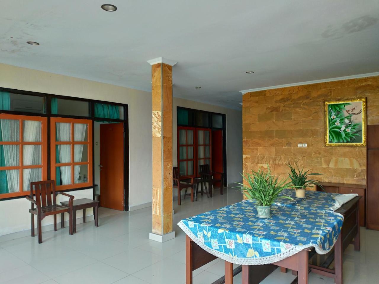 Catur Adi Putra Hotel Denpasar Extérieur photo