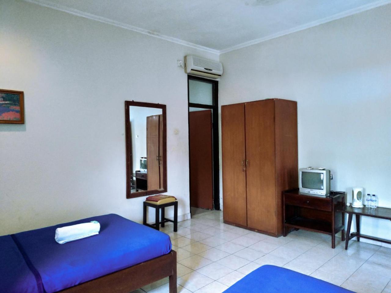 Catur Adi Putra Hotel Denpasar Chambre photo