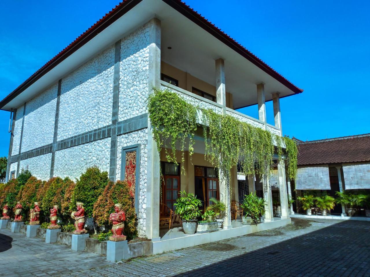 Catur Adi Putra Hotel Denpasar Extérieur photo