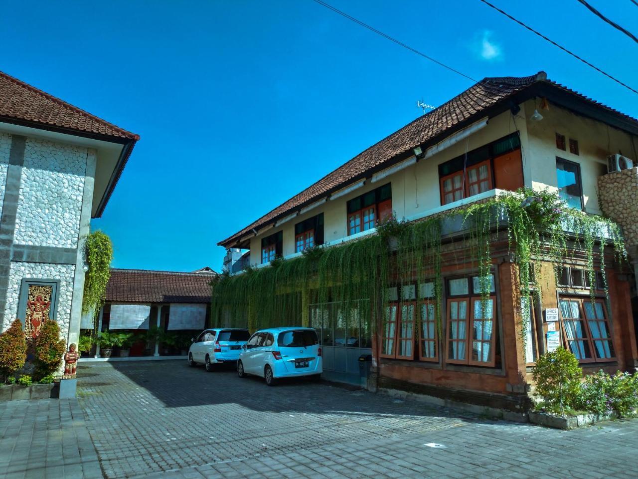 Catur Adi Putra Hotel Denpasar Extérieur photo